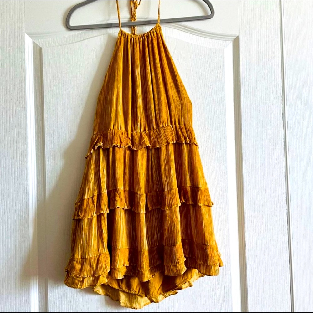 Lulu’s tiered golden sundress ☀️